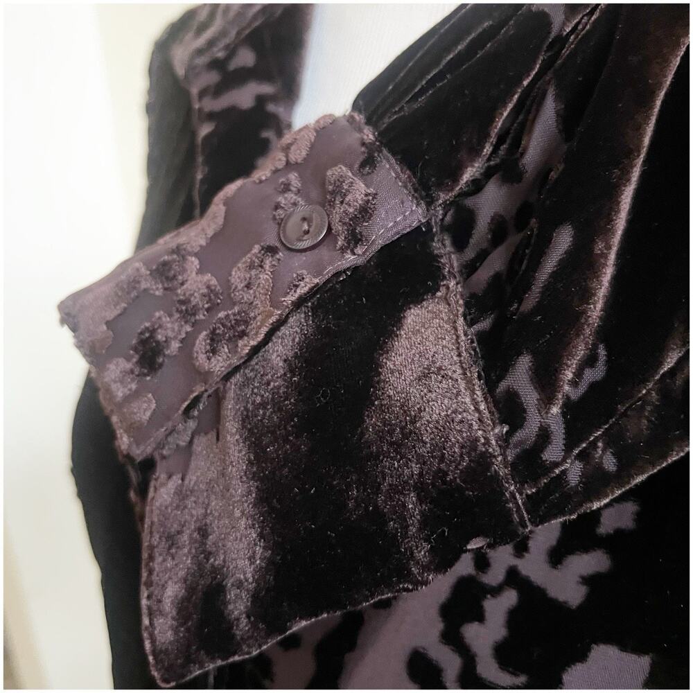 Jones New York Women’s Burnout Velvet Brown Button Down Shirt Size 12 Whimsigoth - Picture 10 of 12